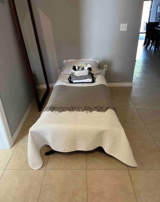Debbie'S 3-Bedroom Apartment In A Duplex Cape Coral Exterior foto